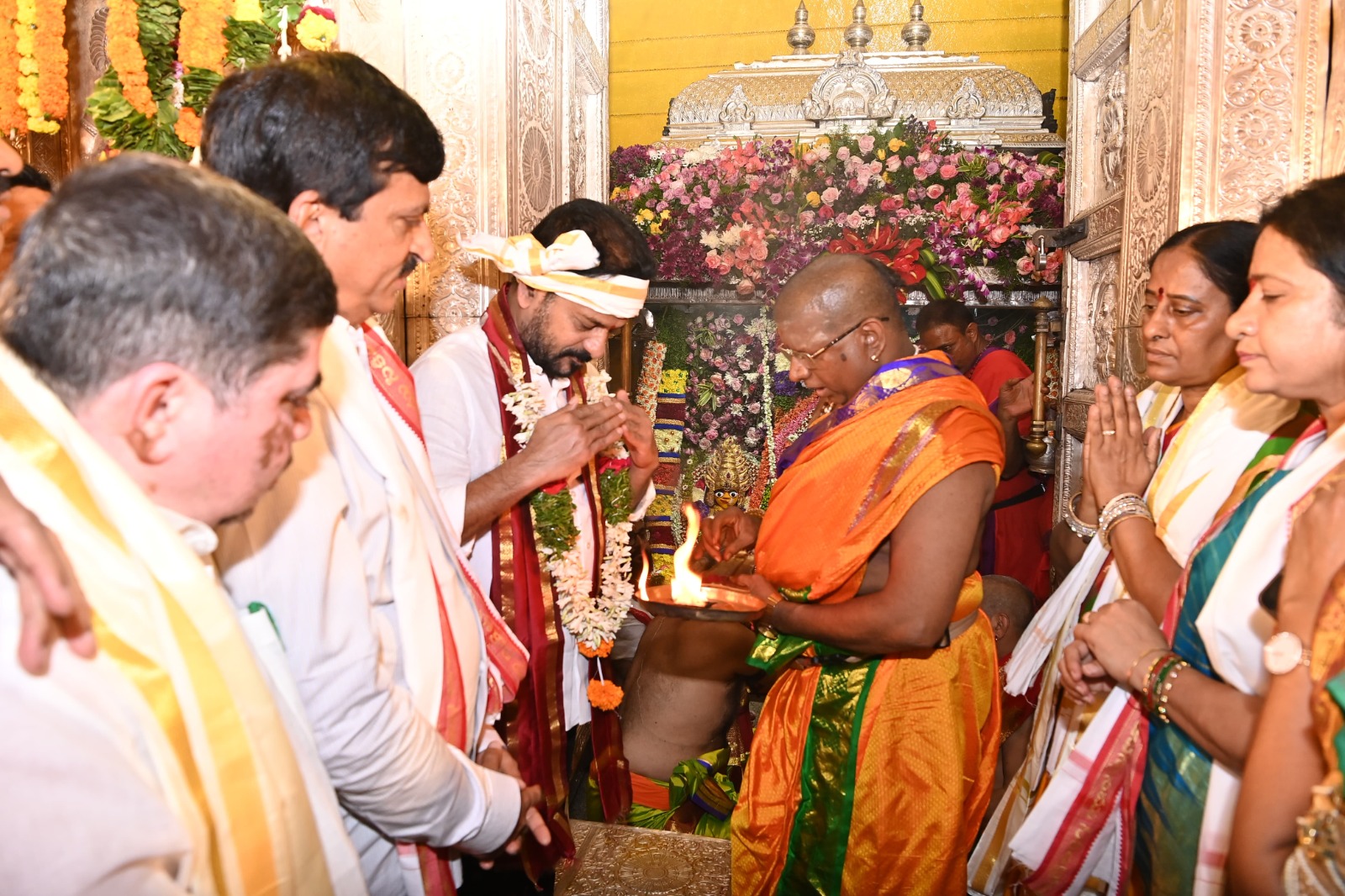 ఉజ్జయిని మహంకాళి అమ్మవారి ముఖ్యమంత్రి రేవంత్ రెడ్డి మరియు ఇతర మంత్రులు