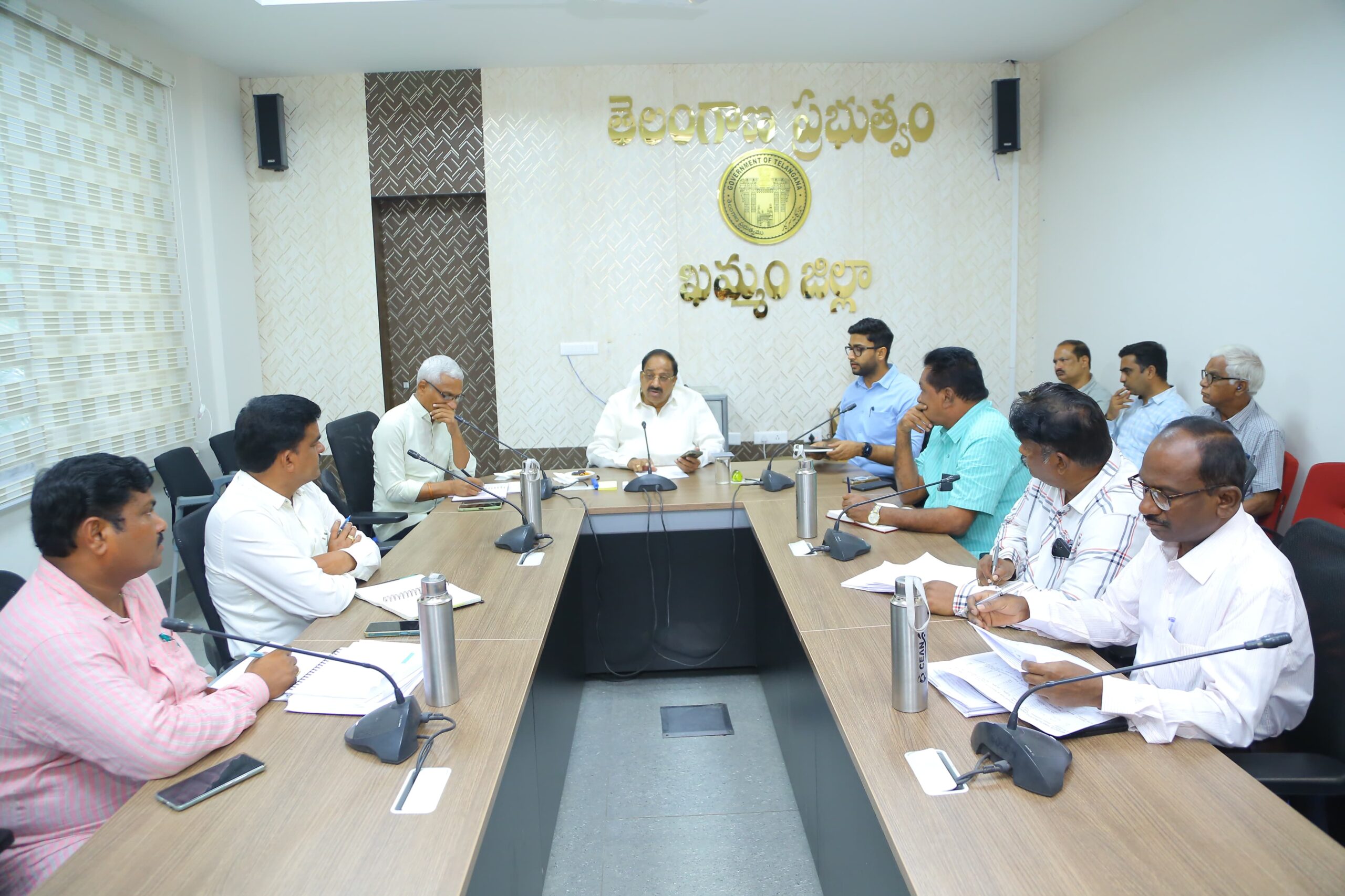ఖమ్మం మార్కెట్ యార్డు ఆధునీకరణ పనులను సంక్రాంతి కల్లా పూర్తి చేయాలని ఆదేశించిన మంత్రి