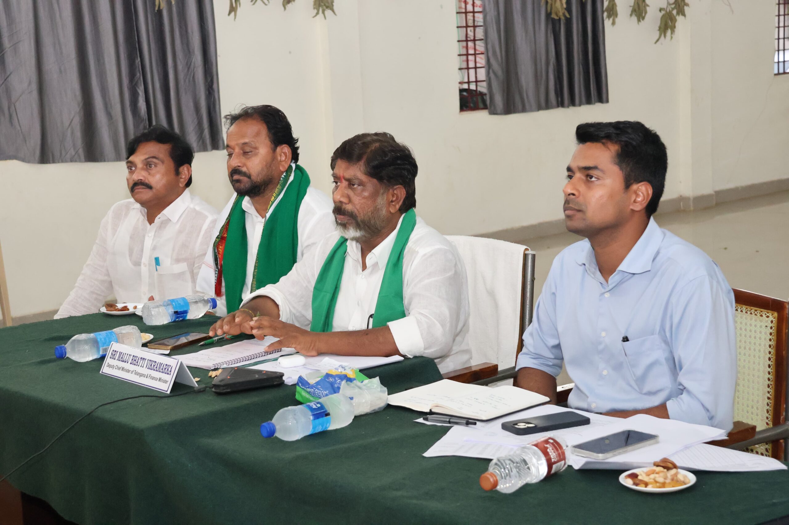 ముఖ్యమంత్రి మరియు ప్రధాన కార్యదర్శి రామకృష్ణ గారితో సచివాలయం నుండి వీడియో కాన్ఫరెన్స్ తో