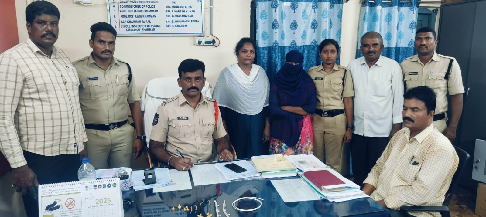 చోరీ కేసులో మహిళా దొంగ అరెస్ట్ చోరీ సొత్తు రికవరీ. ఎస్సై జగదీష్