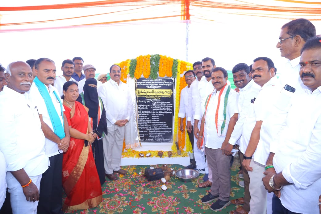 57వ డివిజన్లో రోడ్లు డ్రైనేజీ నిర్మాణ పనులకు శంకుస్థాపన చేసిన మంత్రి తుమ్మల కార్పొరేటర్