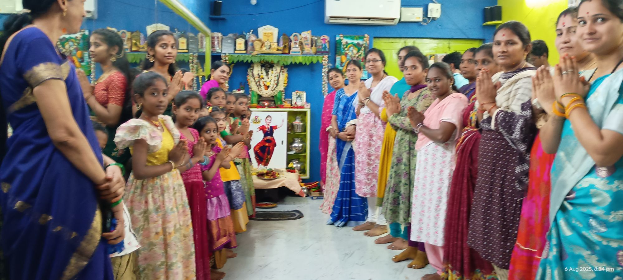 కూచిపూడి గజ్జ పూజ కార్యక్రమాన్ని రాయల్ డాన్స్ అకాడమీ కూచిపూడి నృత్యాలయం గాంధీ చౌక్ ఖమ్మం