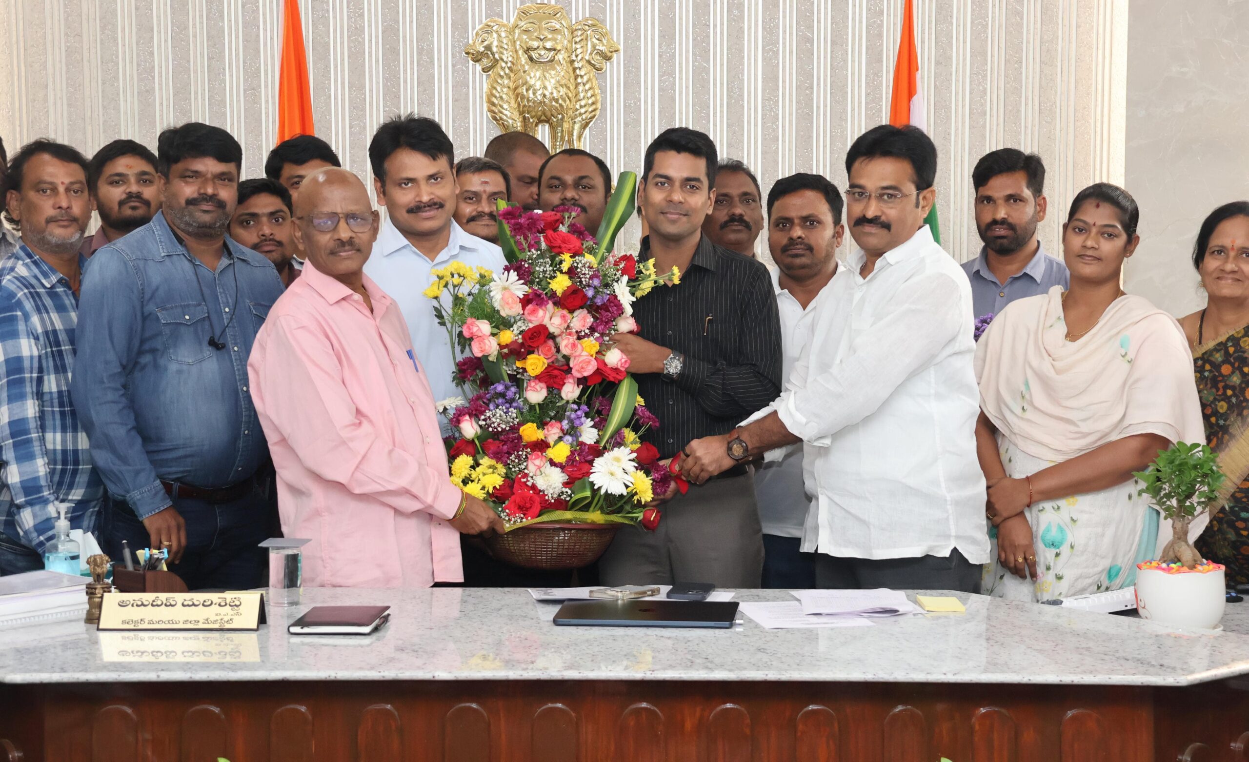 రెవిన్యూ ఐక్యతకు కలెక్టర్ ప్రశంస