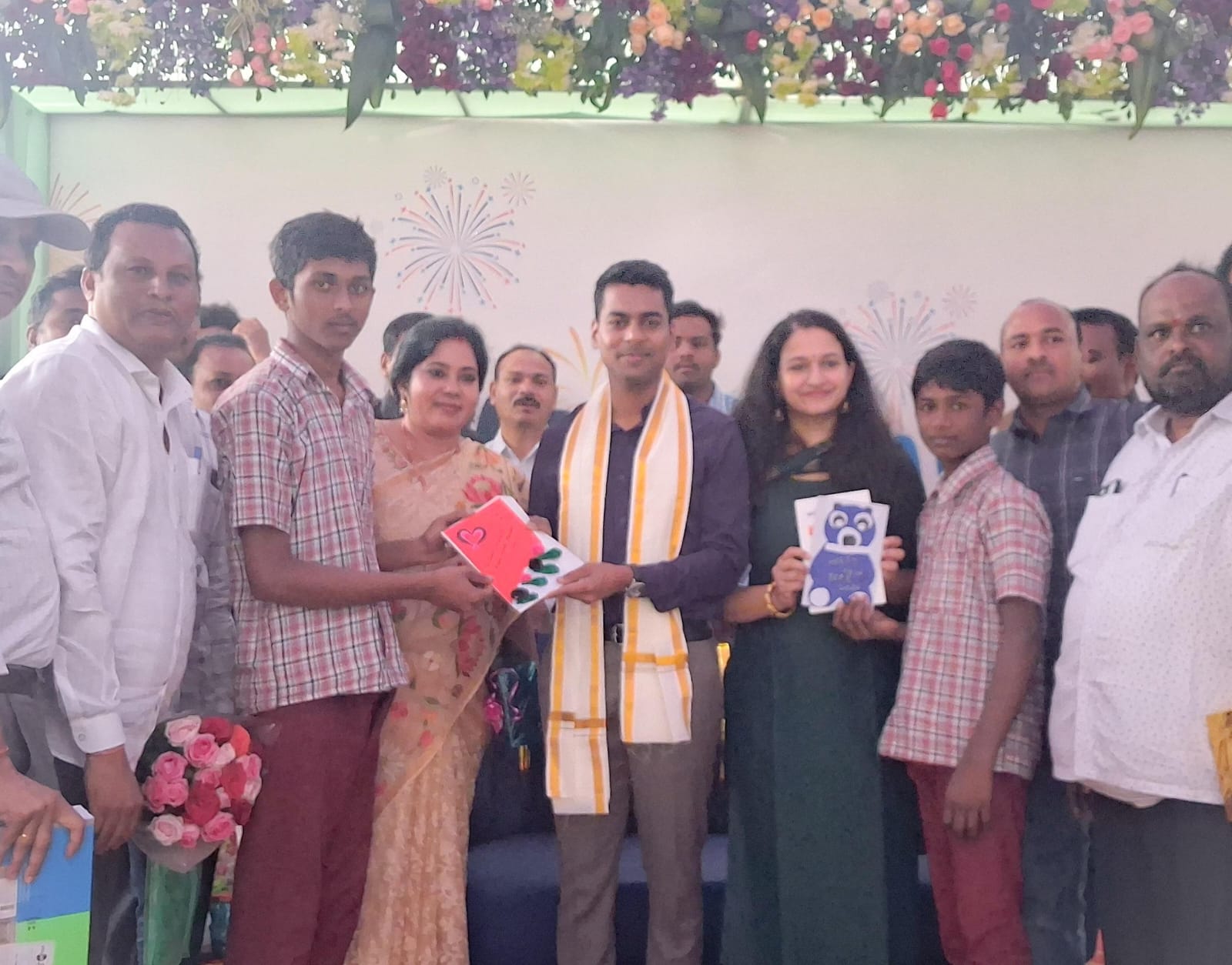 ఎస్సీ బాలుర హాస్టల్ (బి) విద్యార్థులను అభినందించిన జిల్లా కలెక్టర్