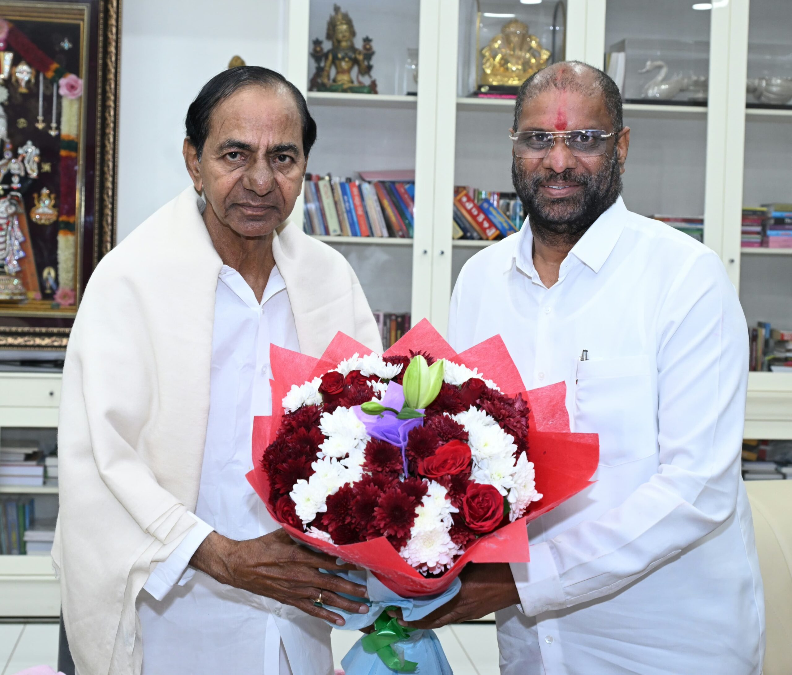 రాజ్యసభ సభ్యులు వద్దిరాజు రవిచంద్ర జన్మదిన శుభాకాంక్షలు తెలియజేసిన ఖమ్మం ప్రముఖులు