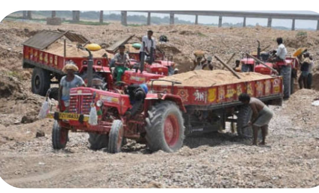సారపాక బ్రిడ్జి కింద నుంచి ప్రతిరోజు రాత్రి వేళల్లో మొదలవుతున్న అక్రమ ఇసుక రవాణా జాతర
